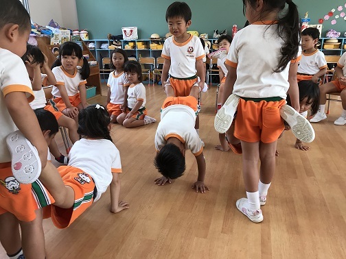 高知幼稚園組み体操練習